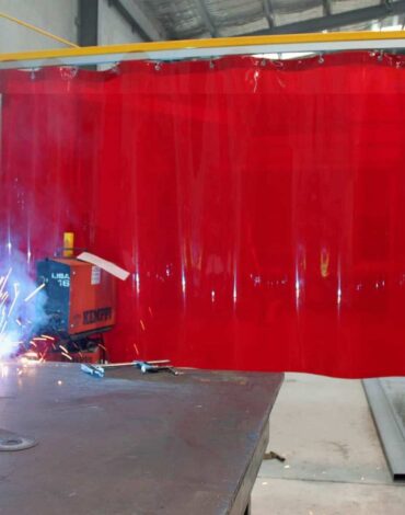 benefits-of-welding-screen-and-curtains-to-keep-welders-safe